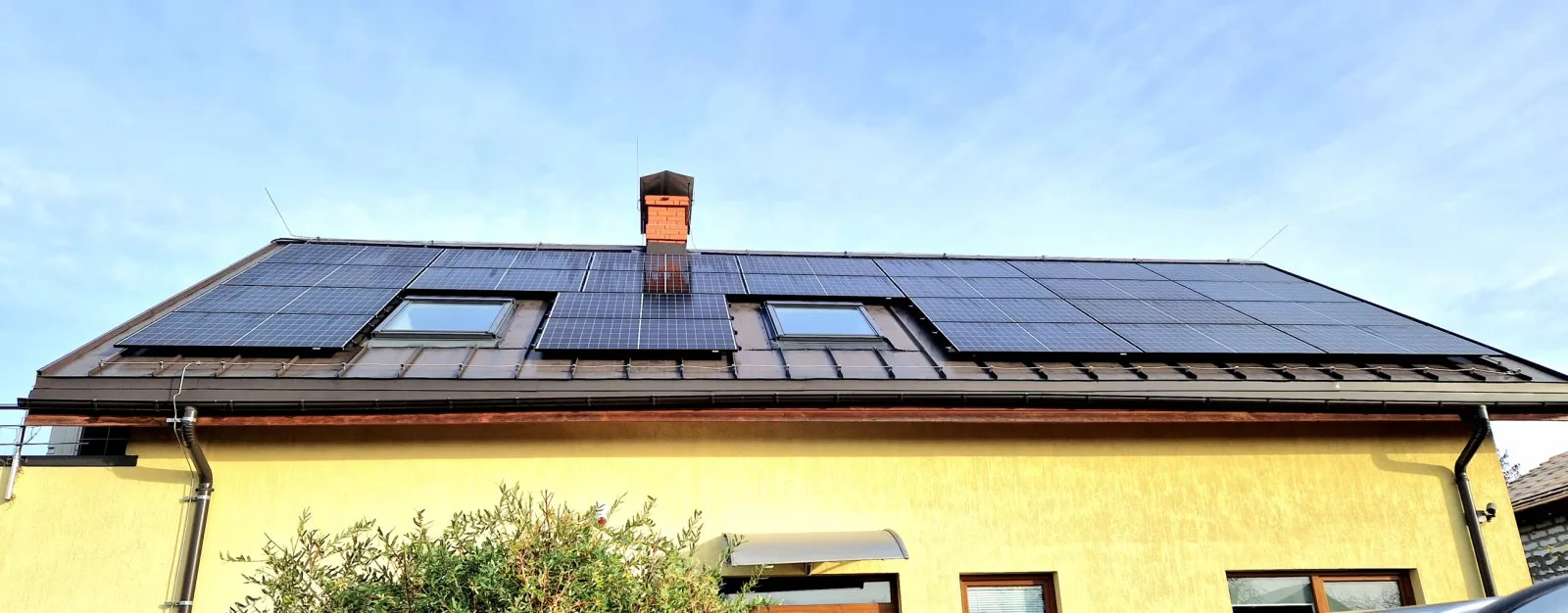 CARNIKAVA 11,04 kW - Sofar invertors; Jinko Black frame 460W paneļi 24 GAB; Valcprofils
