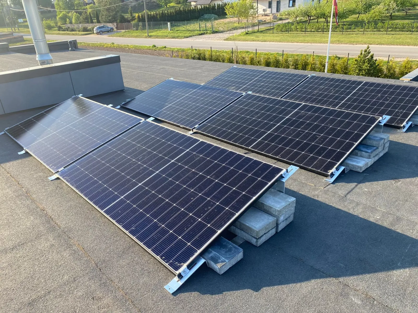 Ikšķile - 6,58 kW - Foxess 8 kW; Jinko N-type 470W - 14 GAB, Plakans jumts uz atsvariem