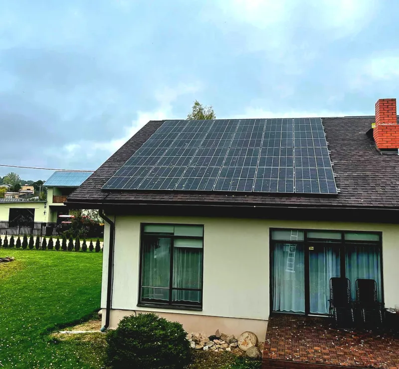 IKŠĶILE  9.6 kW - Kostal Hibrīd invertors; Trina Solar 400W paneļi 24 GAB; Bitumena šindelis