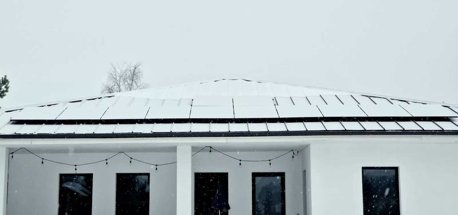 IKŠĶILE 5,52 kW - Foxess invertors; Jinko Black frame 460W paneļi 12 GAB; Valcprofils