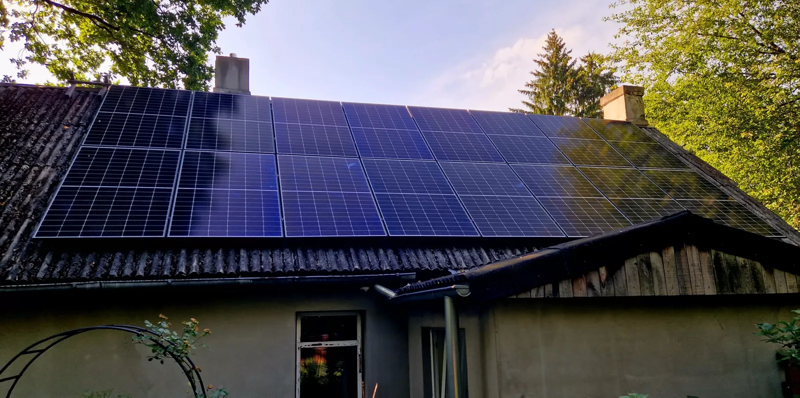 Rīga - 13,16 kW - Foxess 5+6 kW; Jinko N-type 470W - 28 GAB, Šiferis