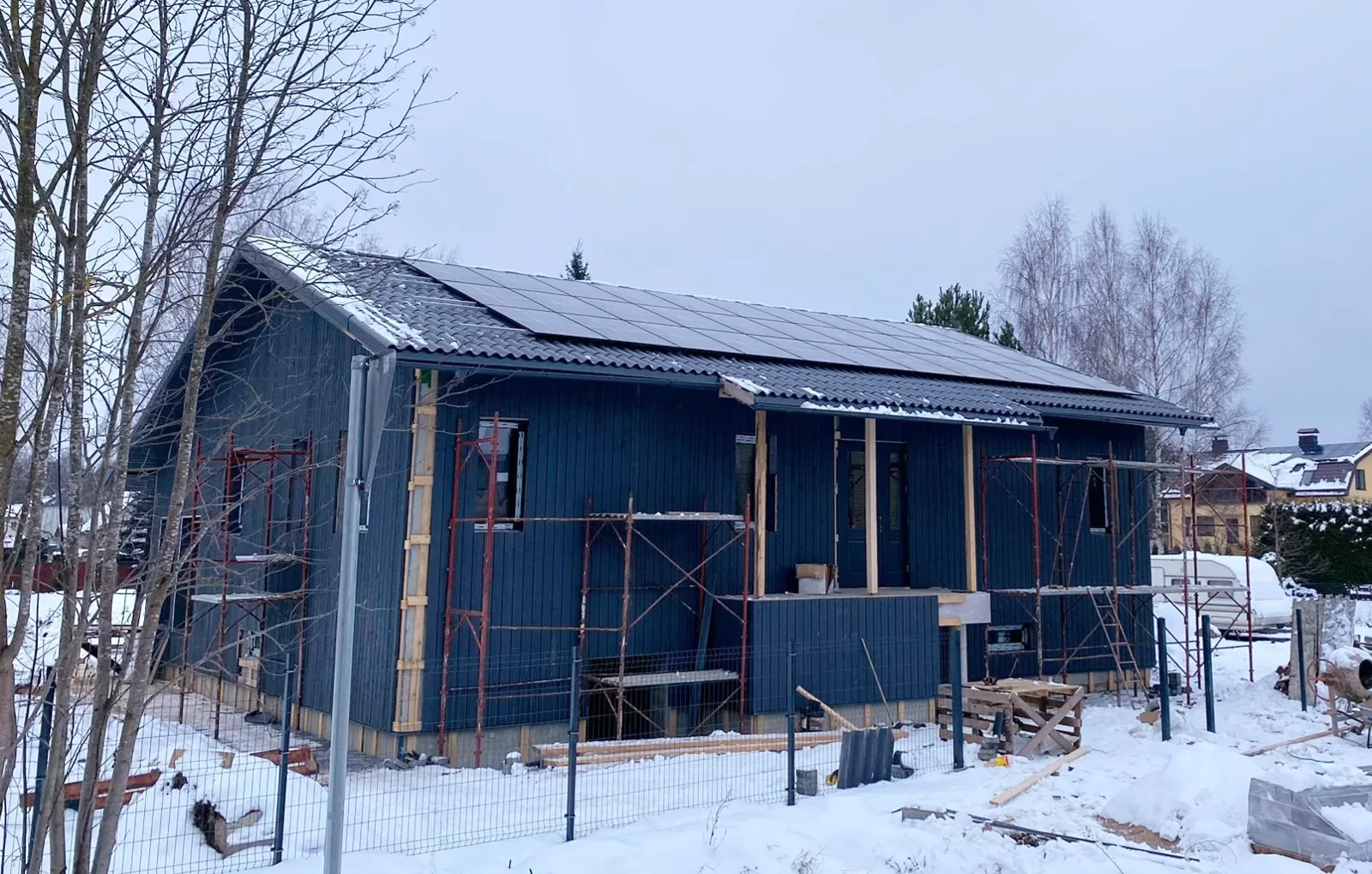 Baldone 13,36 kW - Huawei M1 hibrīds 10 kW; Trina solra black frame paneļi 30 GAB, metāla